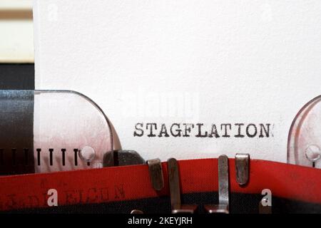 Stagflation scritto con una macchina da scrivere. Foto Stock