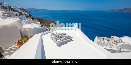 Bella sfondo di viaggio per la vacanza banner. Case bianche nella città di Oia sull'isola di Santorini, panorama. Panorami mozzafiato Foto Stock