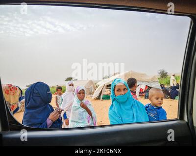 Mauritania, che circonda Chinguetti, villaggio nomade Foto Stock