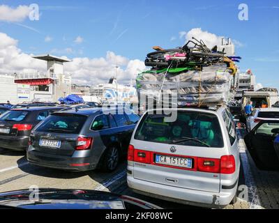 Mediterraneo, traghetto GNV da Genova a Tangeri, porto di Genova Foto Stock
