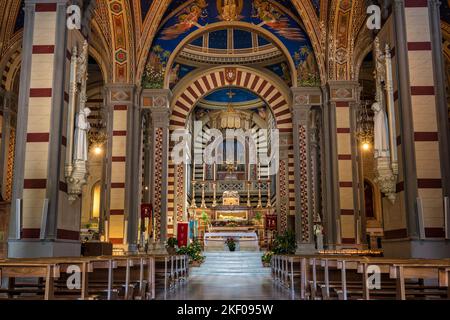 Interno della Basilica di Santa Margherita nella cittadina collinare di Cortona in Toscana Foto Stock