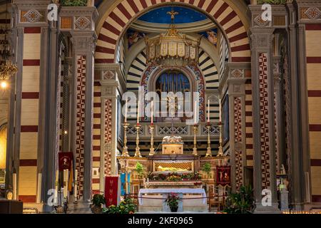 Interno della Basilica di Santa Margherita nella cittadina collinare di Cortona in Toscana Foto Stock