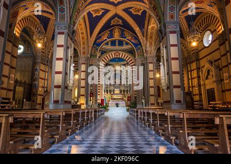 Interno della Basilica di Santa Margherita nella cittadina collinare di Cortona in Toscana Foto Stock