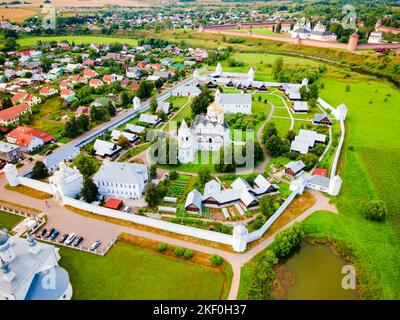 Intercessione o Monastero di Pokrovsky vista panoramica aerea nella città di Suzdal, anello d'Oro della Russia Foto Stock