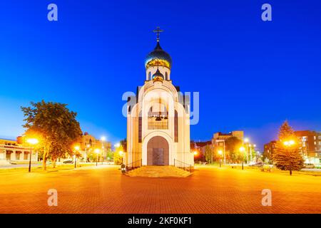 Chiesa di San Giorgio e l'icona di nostra Signora che perisce alla Piazza della Vittoria nella città di Ivanovo, anello d'Oro della Russia di notte Foto Stock