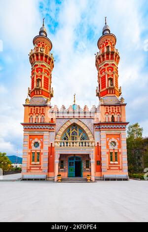 La Moschea dei sunniti o la Moschea Mukhtarov è una moschea storica sulla riva sinistra del fiume Terek a Vladikavkaz, Russia Foto Stock