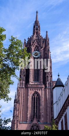 Vista del campanile, Kaiserdom Sankt Bartholomäus, Cattedrale Imperiale di San Bartolomeo, Francoforte, Germania Foto Stock