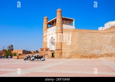 Porta d'ingresso dell'Arca di Bukhara, un'antica e massiccia fortezza situata nella città di Bukhara, Uzbekistan Foto Stock