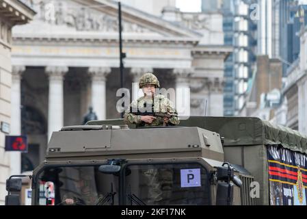 151 REGIMENT ROYAL LOGISTIC CORPS alla sfilata del Lord Mayor's Show nella City di Londra, Regno Unito Foto Stock