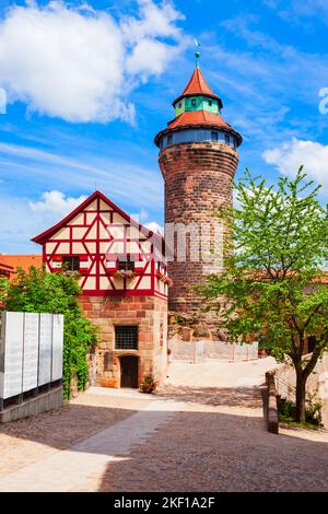 Sinwell Tower o Sinwellturm presso il Castello di Norimberga, si trova nel centro storico della città di Norimberga in Baviera, Germania Foto Stock