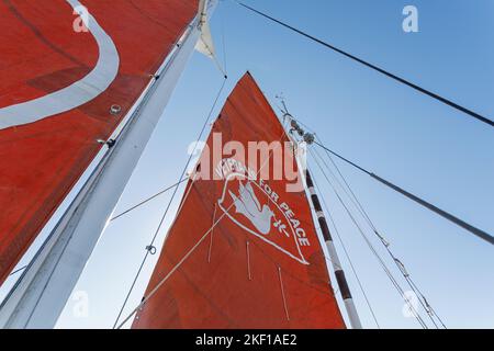La barca a vela Golden Rule operata da Veterans for Peace dando tour ai visitatori il 20 ottobre 2022. La nave sta girando nell'est del Nord America, Great Foto Stock