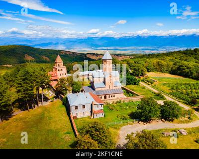 Vista panoramica aerea del nuovo monastero di Shuamta o del complesso del monastero di Akhali Shuamta a Kakheti. Kakheti è una regione della Georgia orientale con Telavi Foto Stock