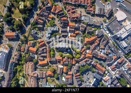 Vista aerea, Evang. St.-Georgs-Kirche, pittoresco centro storico, tetti rossi, Hattingen, Ennepe-Ruhr quartiere, Zona della Ruhr, Renania settentrionale-Vestfalia, Germania, D Foto Stock