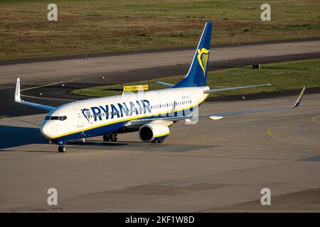 Malta Air/ Ryanair Boeing 737-800 con registrazione 9H-QCL all'aeroporto di Colonia/Bonn Foto Stock