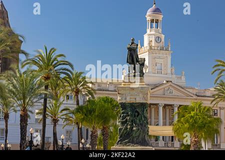 Piazza San Juan de Dios e statua di Segismundo Moret a Cadice Foto Stock