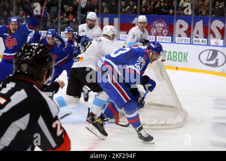 San Pietroburgo, Russia. 15th Nov 2022. SKA Hockey Club giocatore, Dmitry Jaskin (No.23) visto in azione durante la Kontinental Hockey League, stagione regolare KHL 2022 - 2023 tra SKA San Pietroburgo e Dinamo Minsk al Palazzo degli Sport di ghiaccio.(punteggio finale; SKA San Pietroburgo 7:2 Dinamo Minsk) Credit: SOPA Images Limited/Alamy Live News Foto Stock