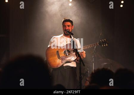 14 novembre 2022: Marcus Mumford, il cantante principale di Mumford and Sons, esegue uno spettacolo al completo presso il locale musicale indipendente The Leadmill di Sheffield il primo giorno del suo tour solistico nel Regno Unito a sostegno del suo album solista di debutto intitolato '(Self-TITED)' 2022 (Credit Image: © Myles Wright/ZUMA Press Wire) Foto Stock