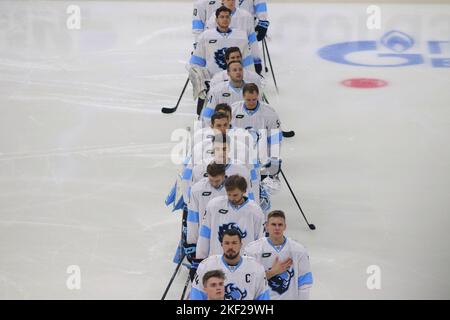 San Pietroburgo, Russia. 15th Nov 2022. Dinamo Hockey Club giocatori, visto in azione durante la Kontinental Hockey League, stagione regolare KHL 2022 - 2023 tra SKA San Pietroburgo e Dinamo Minsk al Palazzo degli Sport di ghiaccio.(punteggio finale; SKA Saint Petersburg 7:2 Dinamo Minsk) (Foto di Konstantinov/SOPA Images/Sipa USA) Credit: Sipa USA/Alamy Live News Foto Stock