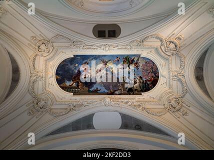 Soffitto in stucco dipinto nel Petit Palais di Parigi. Cultura e arte Francia Foto Stock