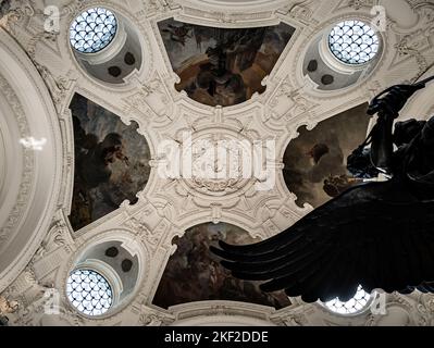 Soffitto in stucco dipinto nel Petit Palais di Parigi. Cultura e arte Francia Foto Stock