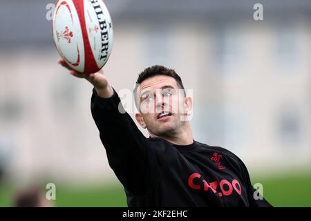 Cardiff, Regno Unito. 15th Nov 2022. Owen Watkin del Galles. Wales rugby training session, vale of Glamorgan on Tuesday 15th November 2022. pic by Andrew Orchard/Andrew Orchard sports photography/ Alamy Live News Credit: Andrew Orchard sports photography/Alamy Live News Foto Stock