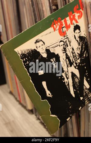 The Clash First Album on Vinyl Format Foto Stock