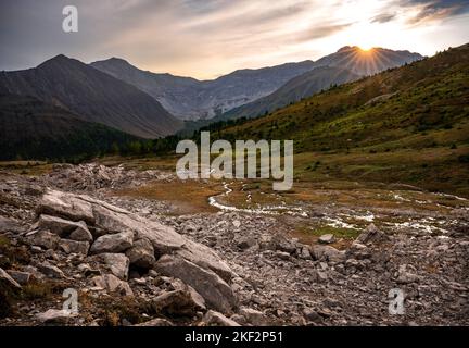 Ptarmigan Cirque sentiero escursionistico a Kananaskis Alberta Canada. Foto Stock