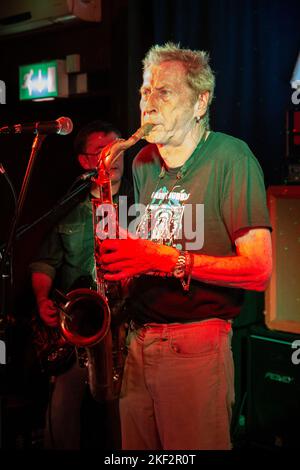 Nik Turner al concerto del Judge Trev Memorial, 24 novembre 2012 al Brunswick, Hove Foto Stock