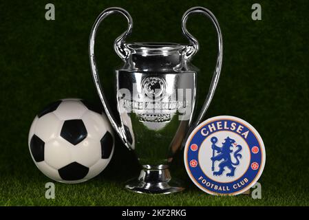 16 novembre 2022, Istanbul, Turchia. L'emblema della squadra di calcio Chelsea F.C. che partecipa al turno di play-off della UEFA Champions League 202 Foto Stock