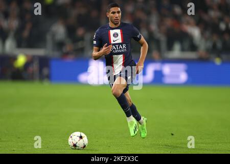 Torino, 2nd novembre 2022. Achraf Hakimi di PSG durante la partita della UEFA Champions League allo stadio Allianz di Torino. L'immagine di credito dovrebbe essere: Jonathan Moskrop / Sportimage Foto Stock