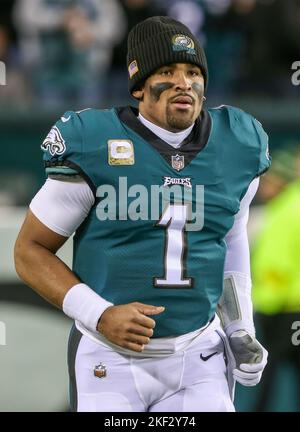 Philadelphia, Pennsylvania, Stati Uniti. 14th Nov 2022. Philadelphia Eagles quarterback Jalen Hurts (1) prima della partita contro i Washington Commanders al Lincoln Financial Field. (Credit Image: © Debby Wong/ZUMA Press Wire) Credit: ZUMA Press, Inc./Alamy Live News Foto Stock