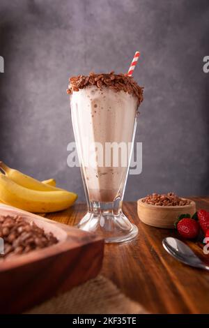 Esquimo. Bevanda fredda a base di latte zuccherato, aromatizzato e montato per ottenere una consistenza molto schiumosa ed omogenea, molto popolare in Messico, similare Foto Stock