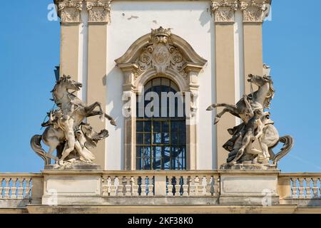 Mansueti sul campanile del Palazzo di Festetics - Keszthely, Ungheria Foto Stock