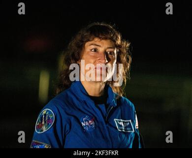 Cape Canaveral, Florida, Stati Uniti. 15th Nov 2022. 16 novembre 2022, Cape Canaveral, Florida: Christina Koch, astronauta della NASA, parla al Kennedy Space Center prima del lancio del razzo Artemis 1. Se il successo, il lancio invierà gli umani alla Luna, e oltre. (Credit Image: © Dominic Gwinn/ZUMA Press Wire) Credit: ZUMA Press, Inc./Alamy Live News Foto Stock