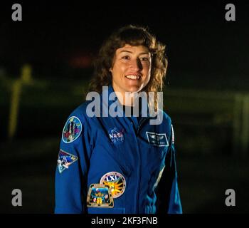 Cape Canaveral, Florida, Stati Uniti. 15th Nov 2022. 16 novembre 2022, Cape Canaveral, Florida: Christina Koch, astronauta della NASA, parla al Kennedy Space Center prima del lancio del razzo Artemis 1. Se il successo, il lancio invierà gli umani alla Luna, e oltre. (Credit Image: © Dominic Gwinn/ZUMA Press Wire) Credit: ZUMA Press, Inc./Alamy Live News Foto Stock
