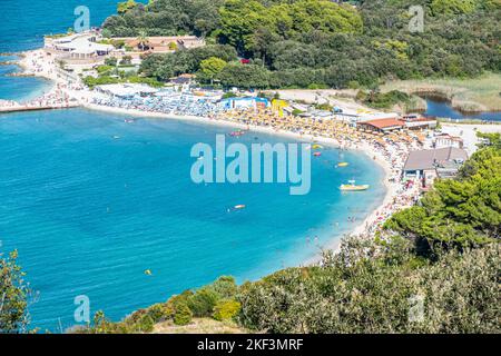 Veduta aerea della bellissima spiaggia di Portonovo Foto Stock