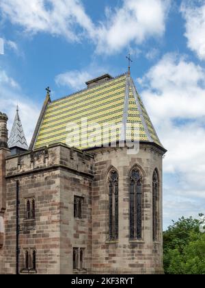 Alton Castle, un castello gotico di rinascita, nel villaggio di Alton, Staffordshire, Regno Unito; metà 19th ° secolo dall'architetto Augustus Pugin Foto Stock