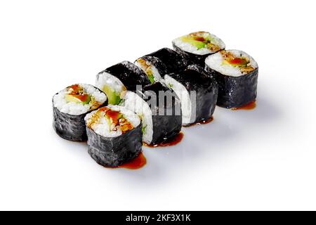 Pezzi di panini di maki con avocado condito con salsa unagi Foto Stock