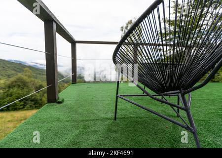 Misty alba sulla terrazza in montagna. Foto Stock