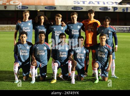 DAGENHAM INGHILTERRA - NOVEMBRE 15 : Foto del team Feyenoord prima del calcio d'inizio durante la partita della Premier League International Cup tra West Ham United U21s agai Foto Stock