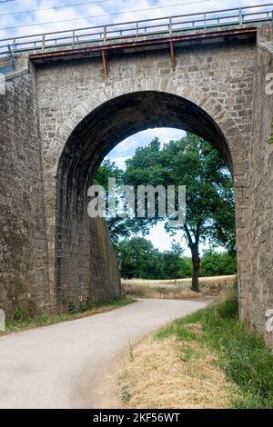 Paesaggio lungo la via Francigena tra Montefiascone e Viterbo, Lazio, Italia, con skyline di Viterbo Foto Stock