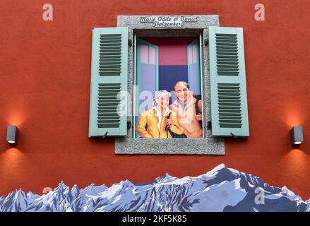 Particolare di un murale raffigurante Marie Odile e Daniel Stolzenberg, alpinisti morti ad Annapurna (Nepal) nel 2005, Chamonix, alta Savoia, Francia Foto Stock