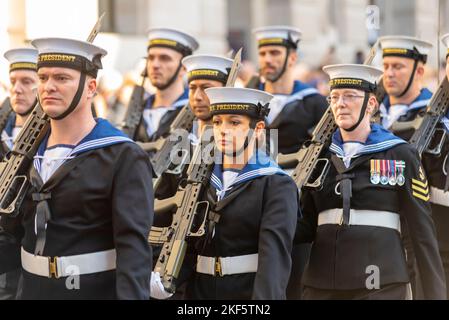 Royal Navy, presidente della HMS, gruppo di marcia alla sfilata del Lord Mayor's Show nella City of London, Regno Unito. Marinaio femminile Foto Stock