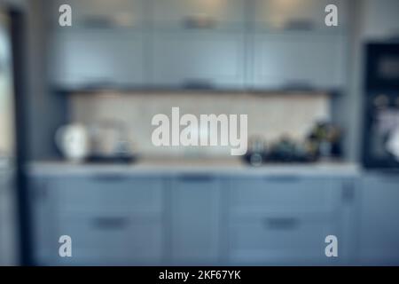 Immagine sfocata di moderna cucina interna per lo sfondo Foto Stock