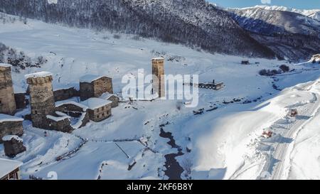 Le Torri di Svan sono il simbolo di Svanetia, è strutture difensive uniche dell'epoca dell'alto medioevo, Ushguli, Georgia Foto Stock