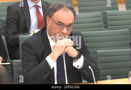 Cattura schermo dalla TV del Parlamento del Governatore della Banca d'Inghilterra Andrew Bailey parlando al comitato di selezione del Tesoro sui rapporti di politica monetaria della Banca, alle Camere del Parlamento, Londra. Data di emissione: Mercoledì 16 novembre 2022. Foto Stock