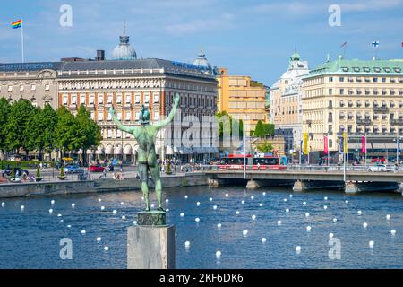 STOCCOLMA, SVEZIA - 10 GIUGNO 2022: Statua di Sun Singer al parco Stromparteren di Stoccolma, Svezia Foto Stock