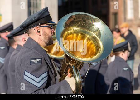 Royal Air Force Band suonando alla sfilata del Lord Mayor's Show nella City of London, Regno Unito Foto Stock