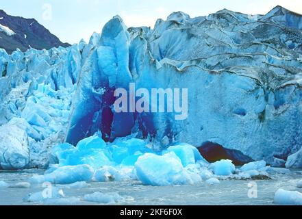 Ghiaccio appena esposto sul ghiacciaio Reid NEL Glacier Bay National Park Foto Stock