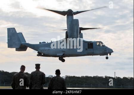 Amami, Giappone. 16th Nov 2022. Marines' degli Stati Uniti MV-22 Osprey è visto arrivare durante l'esercizio militare congiunto degli Stati Uniti e del Giappone 'spasca appassionata 23' a Camp Amami nell'Isola di Amami Oshima, nella Prefettura di Kagoshima, Giappone Mercoledì, 16 Novembre 2022. Foto di Keizo Mori/UPI Credit: UPI/Alamy Live News Foto Stock